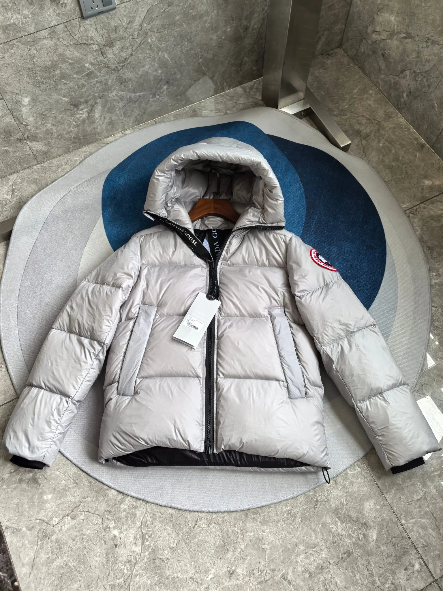 P760 2252M Crofton Puffer Unisex Jacket Down Jacket. Color: Gray with red label. Size: S M L XL XXL.